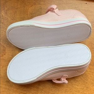 OshKosh B'gosh Shoes - Osh Kosh Pale Pink sparkle sneakers OshKosh B'gosh Shoes - Osh Kosh Pale Pink sparkle sneakers